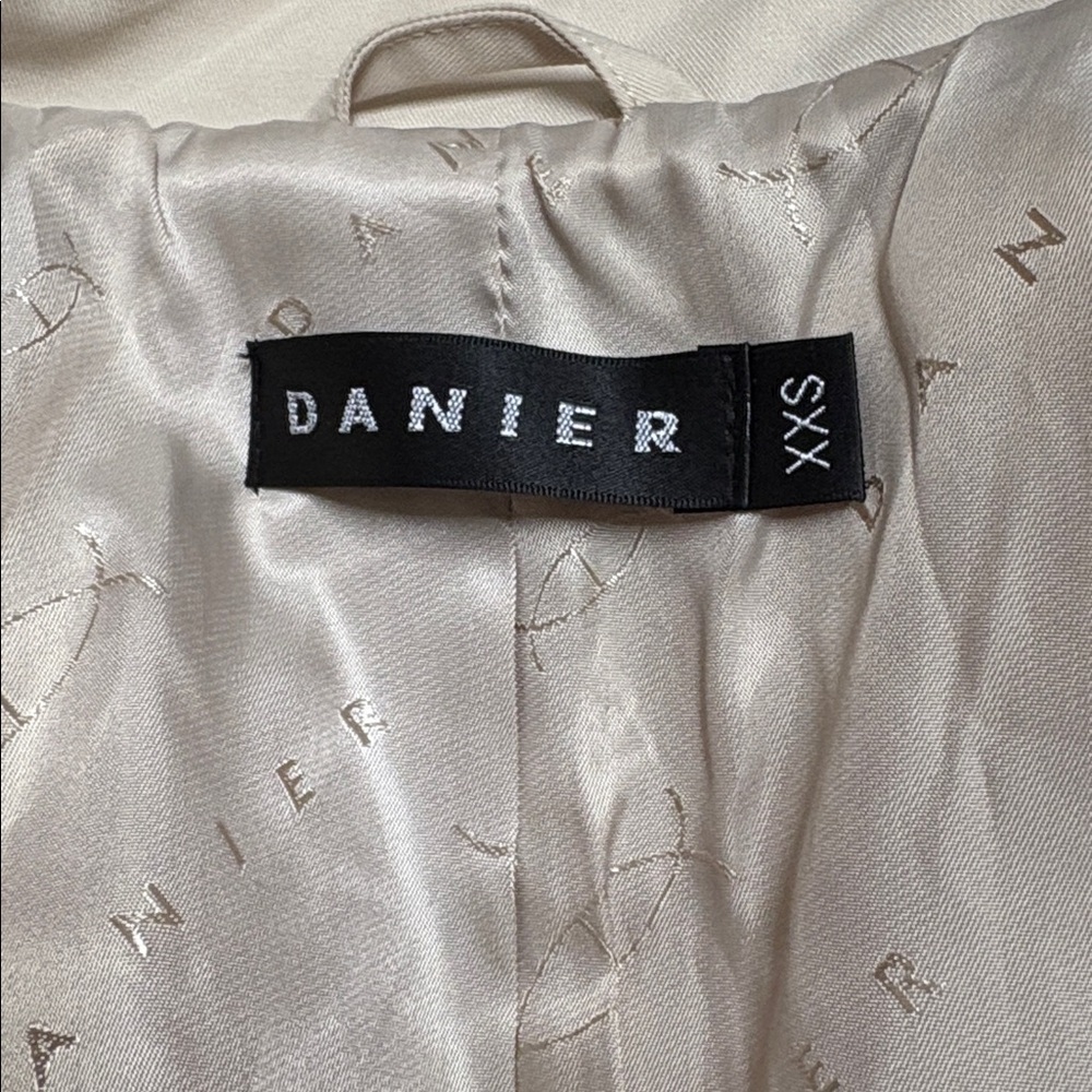 Danier Bretta trench coat long beige cream leather belt double breasted XXS - Picture 15 of 16